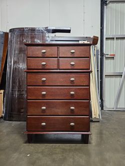 Chest of drawers