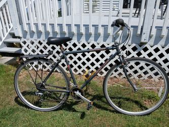 Specialized hybrid 28-in road bike ready to ride multi-speed