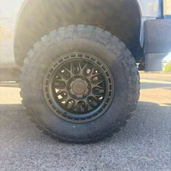 17x9 Lock Off-road Wheels And Tires 285/70/17 Forceland MT