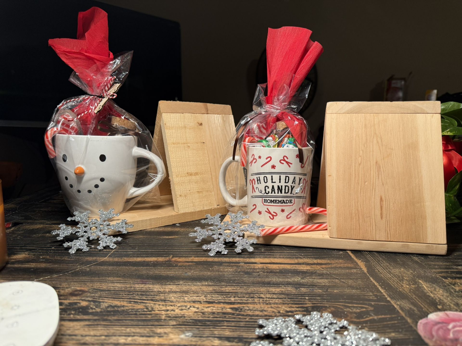 Book/Mug Stand - Holiday, Customizable