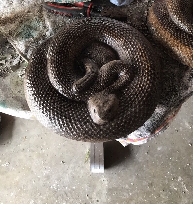 Beautiful Solid ☄️strong stone fibers statuary. ‼️Perfect for outdoor and indoor decor. Makes great gifts also. Great for Gardens,pools,office,garage,