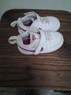 Kids tennis shoe