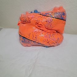 Kid's shoes Soccer Cleats NEW Size US 13 EU 31 smell kids.   $25