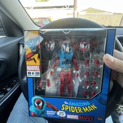 Mafex 268 Scarlet Spiderman 