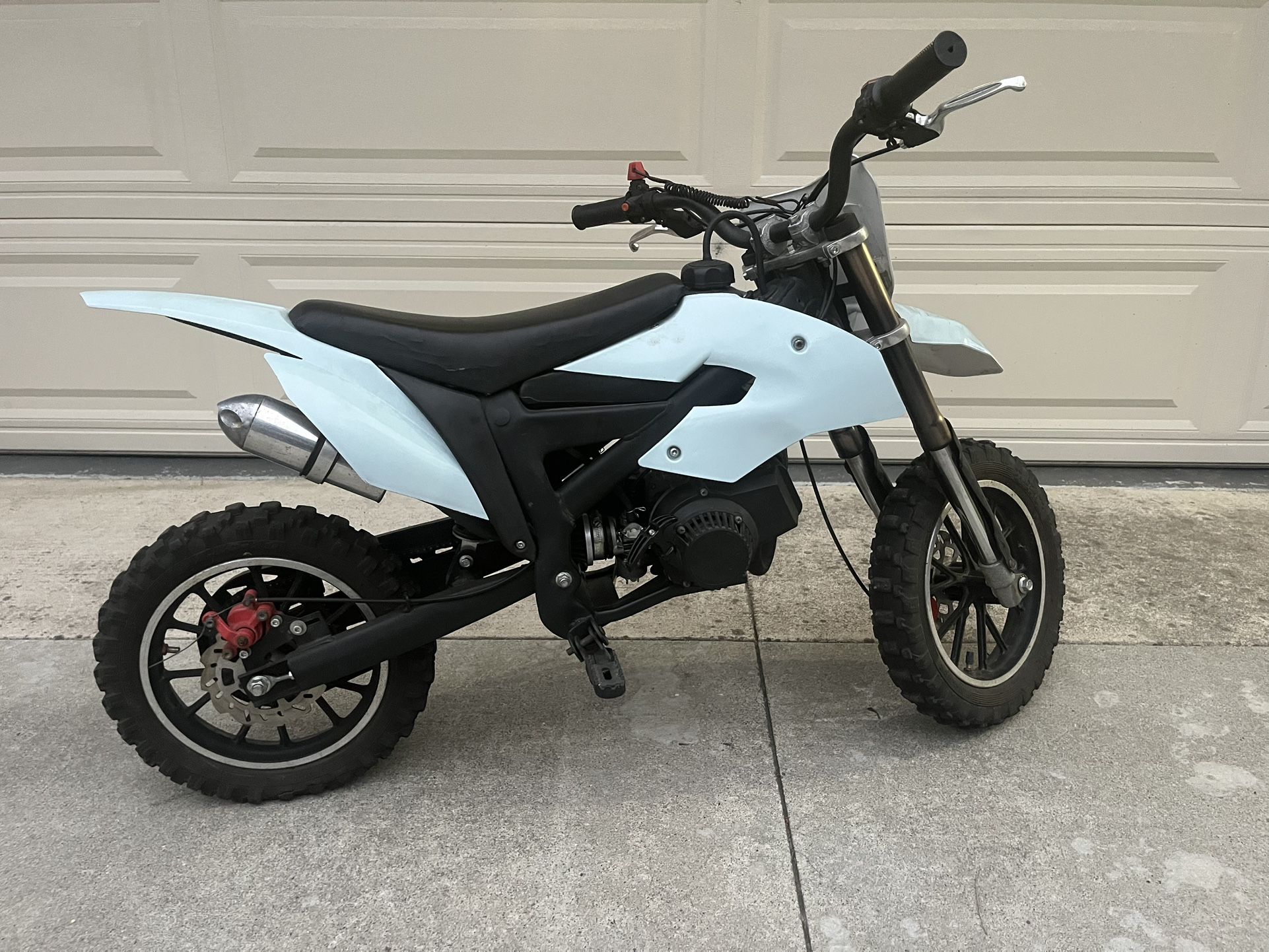 Brand new 49 cc dirtbike 30 Mph