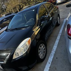 2012 Nissan versa $3000 OBO