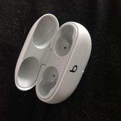 Beats Studio Pro Headphones ( Charging case Only!)