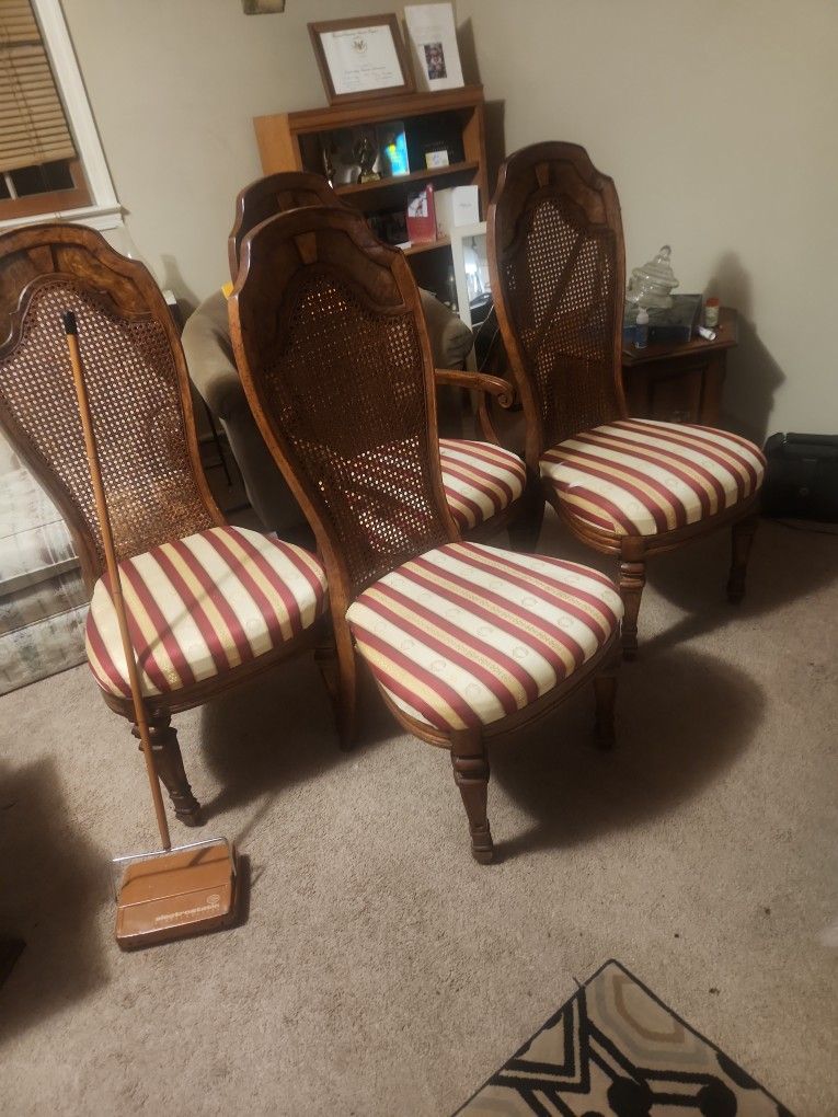 4 Dining Room Chairs