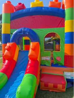 Comercial lego bounce house