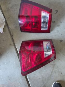 2005-2006 jeep grand Cherokee  tail light