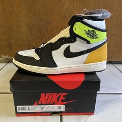 Jordan 1 Retro High White Black Volt University Gold Brand new