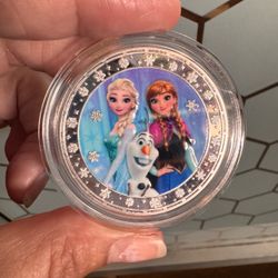 Disney Disneyland Parks DCA Frozen Elsa Anna Olaf Silver Medallion Coin In Case