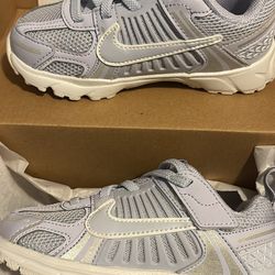 Toddler Nike vomero 5  size 9c lavender