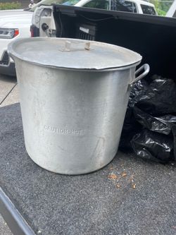 Aluminum pot 60 quart with strainer