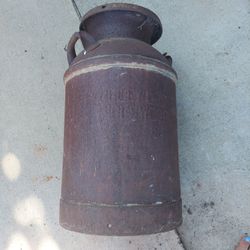 VINTAGE 10 GALLON DAIRY MILK CAN