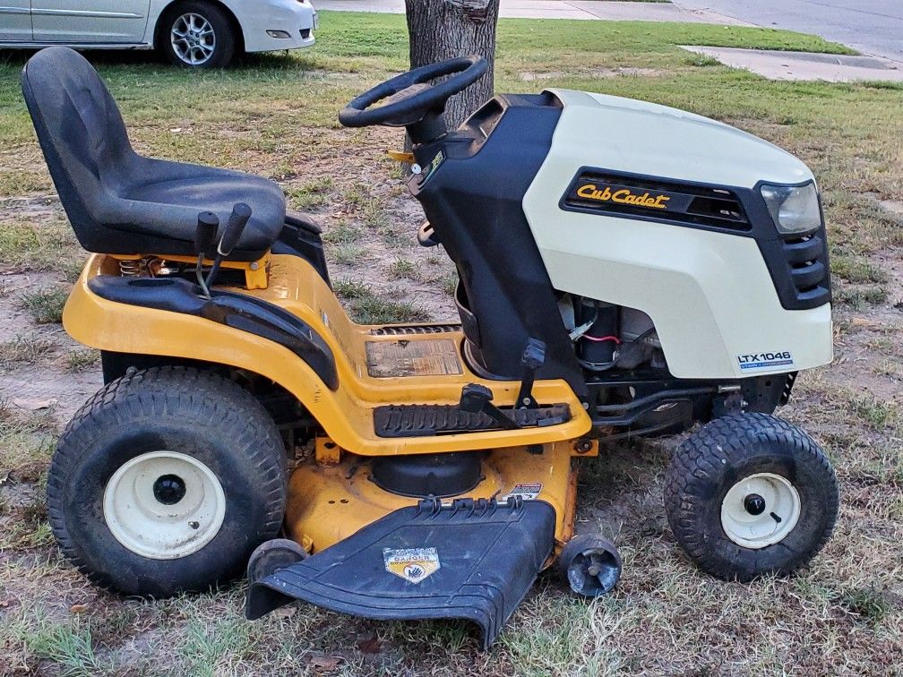 46" Cub Cadet 22hp Riding Lawn amower