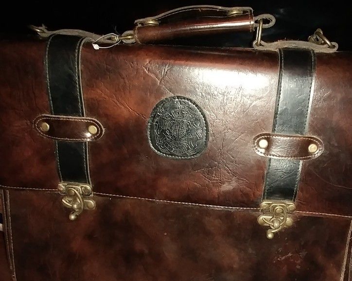 Veneto Italian Leather Messenger Bag New