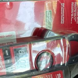600 Amp AC/DC Digital Clamp Meter / Milwaukee
