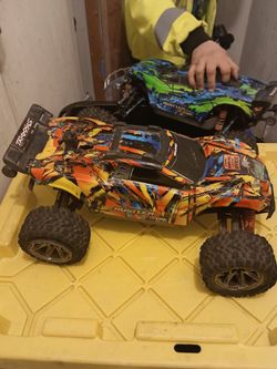 TRAXXAS RUSTLER 4X4 VXL RC STADIUM TRUCK