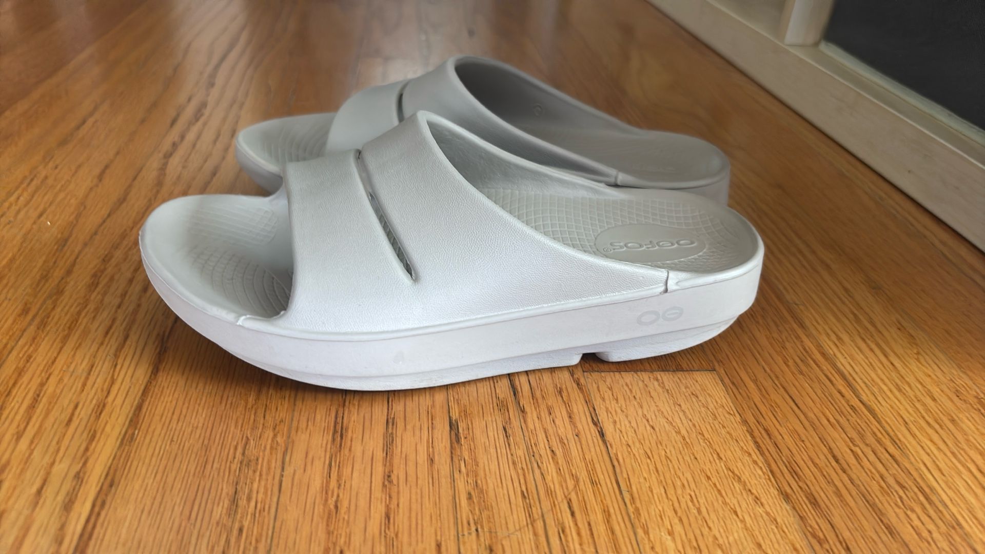Oofos Recovery Slides - Women Size 5