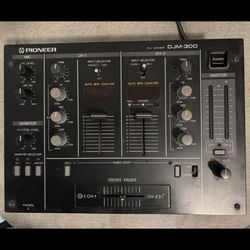 Pioneer DJM300 Professional mixer 