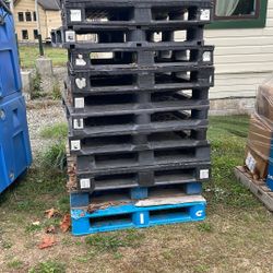 plastic pallets