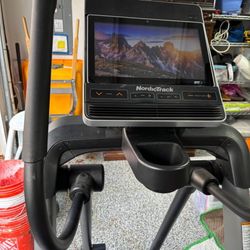 Elliptical Nordic Track Free Stride 