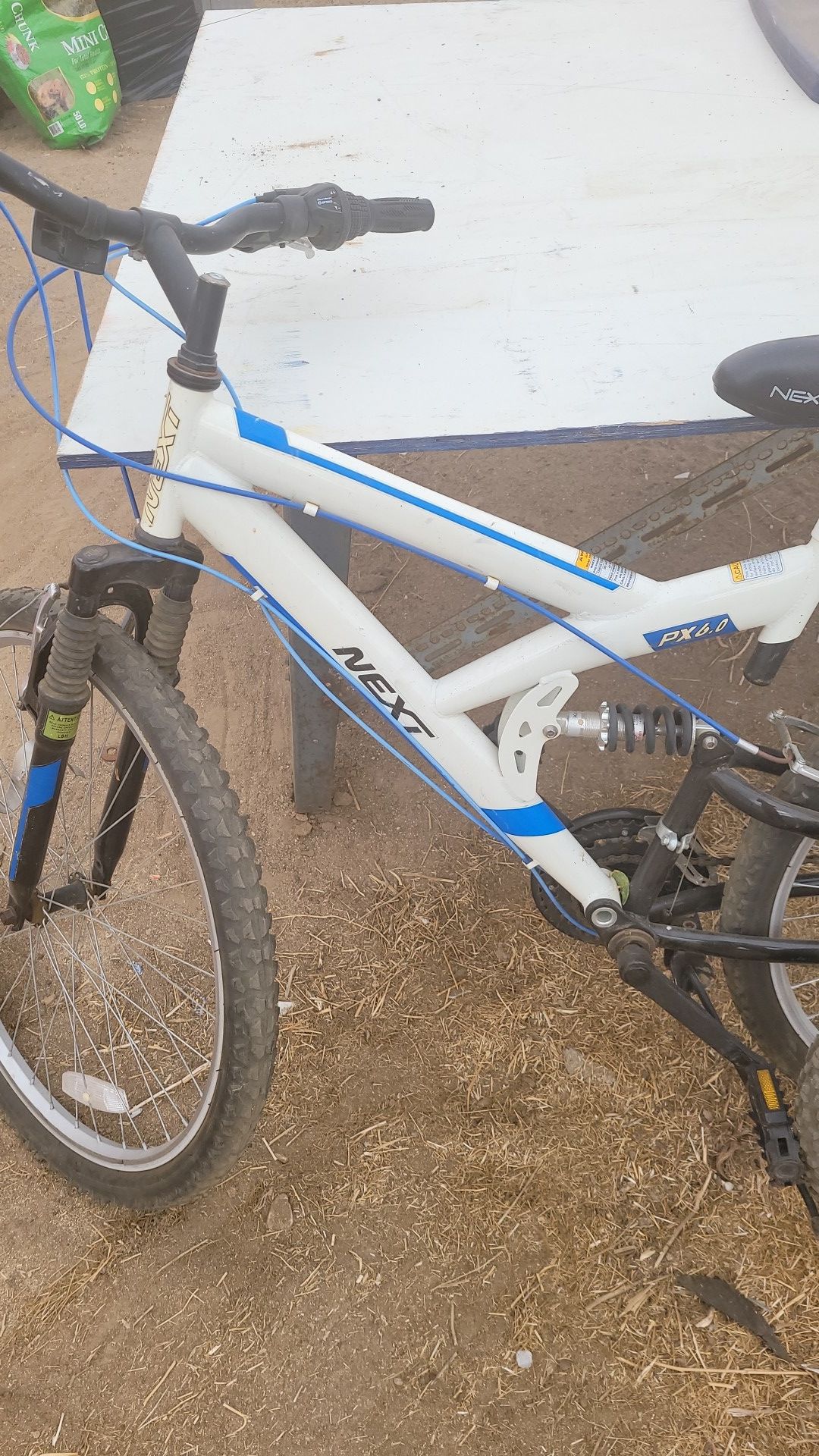 3 bikes SCHWINNN needs tires only in good condition