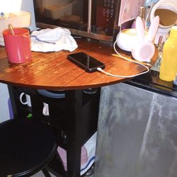 Mesa Redonda Usada De Cuatro Sillas Pero Solo Tiene Dos De Pura Madera