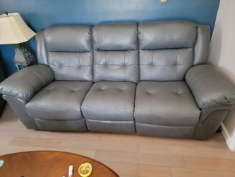 Recliner couch set