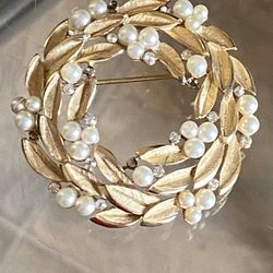 Classic Trifari with Crown faux pearls, Rhinestones GT