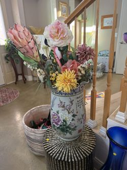  Vintage Chinese Hand Painted Porcelain Vase