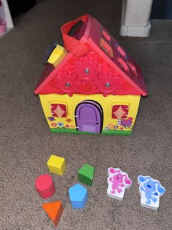 Melissa & Doug Blue's Clues & You! Wooden Take-Along House Shape Sorter Activity Play Set (8 Pieces) 
