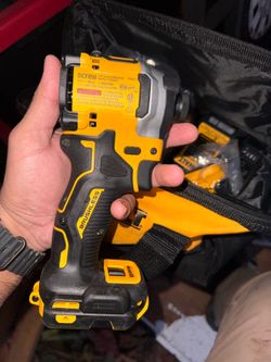 NEW DeWalt Impact Driver DCF850 with 2 batteries