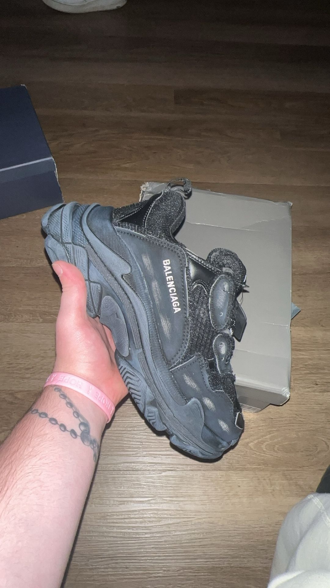 Distressed Triple S Size 9