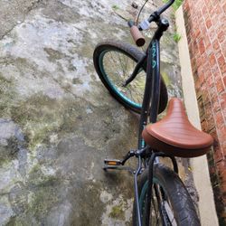YOLO  Woman  Fat Tire 3-Speed Beach Cruiser