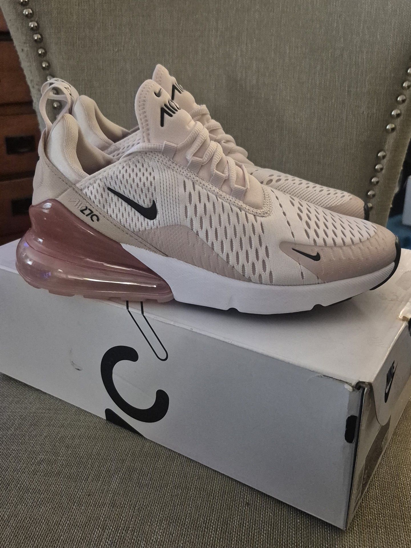NIKE AIRMAX 270 - SIZE 8.5