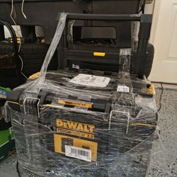 DeWalt 2.0 Tough Portable Tool Box