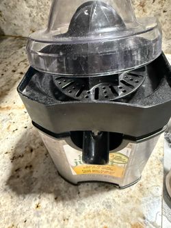 Electric Citrus Juicer with Pulp Control