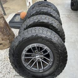 17 Inch Ford F150 Raptor Wheels Oem 315/70/17 Toyo Tires 