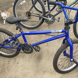 Mongoose Mode 100 Bmx Bike, Double Peg