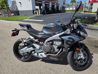 2023 Aprilia Tuono 660cc