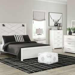 Gerridan-White-7Pc.Dresser Mirror Queen Panel Bed With Sconces 2 Nightstands
