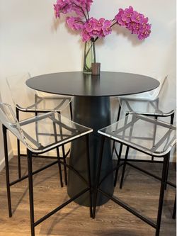 Dining table and matching set of 4 chairs