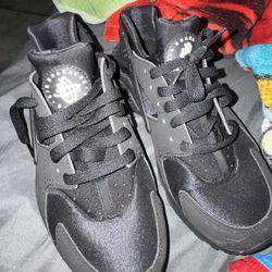 Nike Huarache Size 7Y