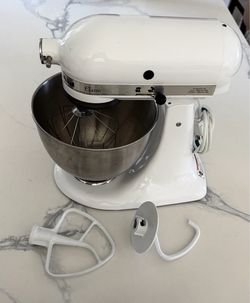 KitchenAid Classic Stand Mixer White 4.5 Qt Tilt-Head 10-Speed K45SSWH