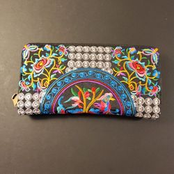 A Beautiful Wallet Its Brand New And Has Lots Of Room  .   Size  .8"×  4" .  