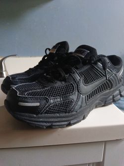 Nike Vomero 5 All Black Sneakers