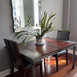 Expandable Table And 4 Chairs-GREAT CONDITION!