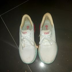 Kizik Sneakers Shoes Men's Size 7 Women's Size 8.5 